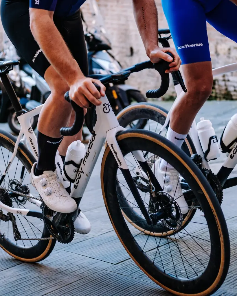 @cyclingmedia_agency - Le Coffee Ride Shooting - c'est la course - Strade Bianche - 6.3.2025-0734.webp