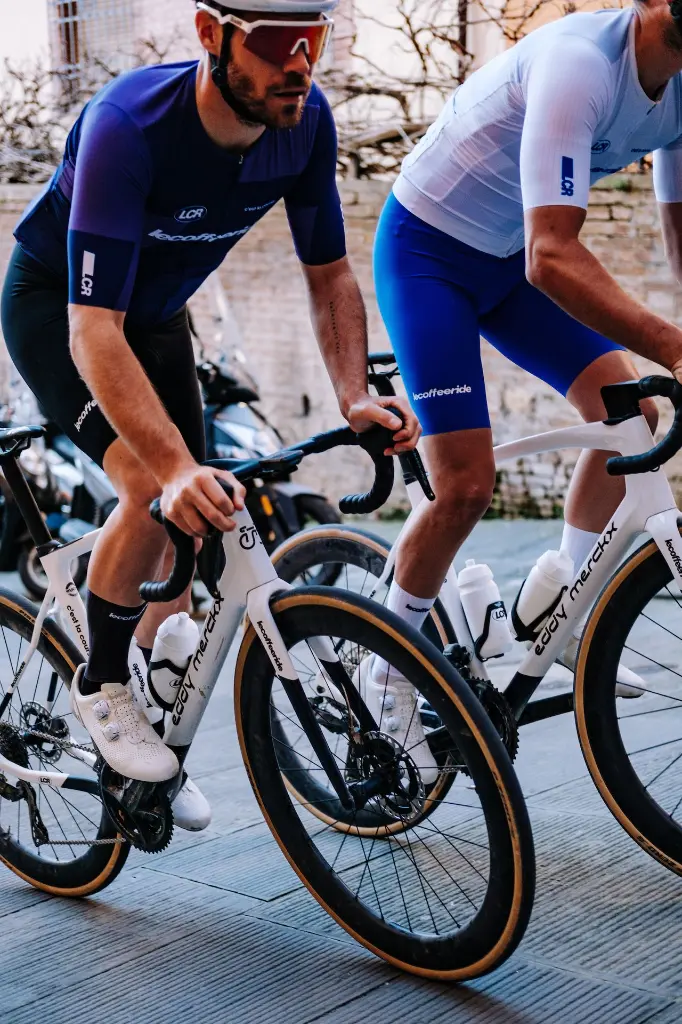 @cyclingmedia_agency - Le Coffee Ride Shooting - c'est la course - Strade Bianche - 6.3.2025-0734 (1).webp