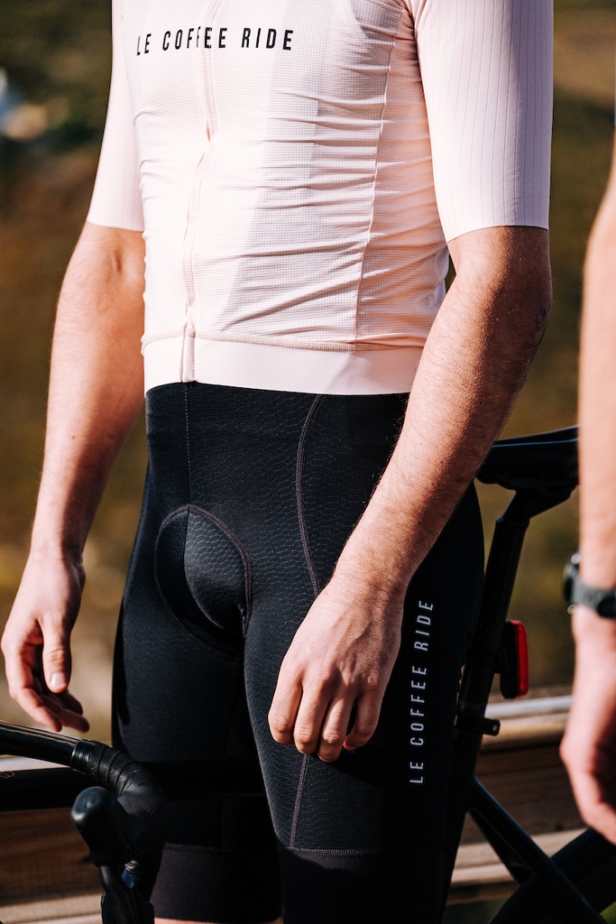 https://www.lecoffeeride.cc/wp-content/uploads/2024/03/@cyclingmedia_agency-Le-Coffee-Ride-Shooting-2024-Summer-Collection-13.1.2024-75.jpg